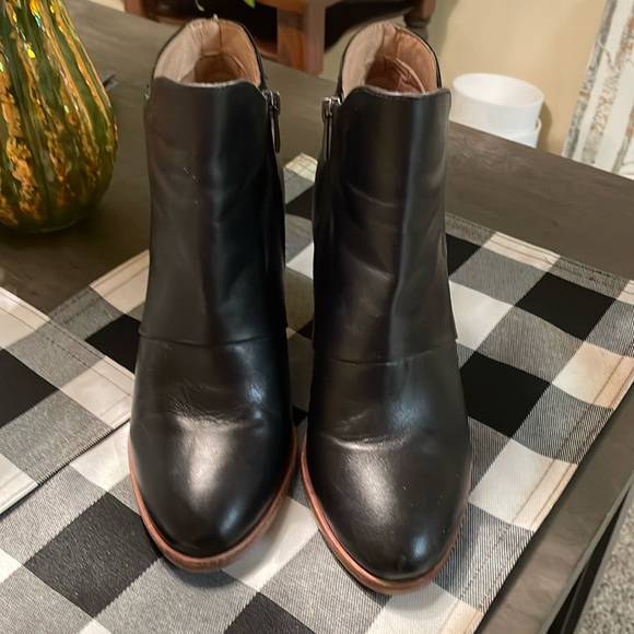 HALOGEN genuine leather booties - Picture 2 of 9